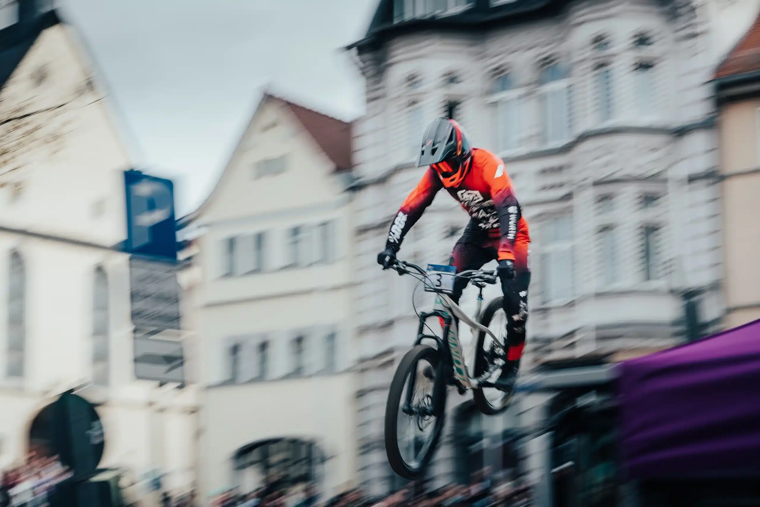 citydownhillpoessneck2025webp